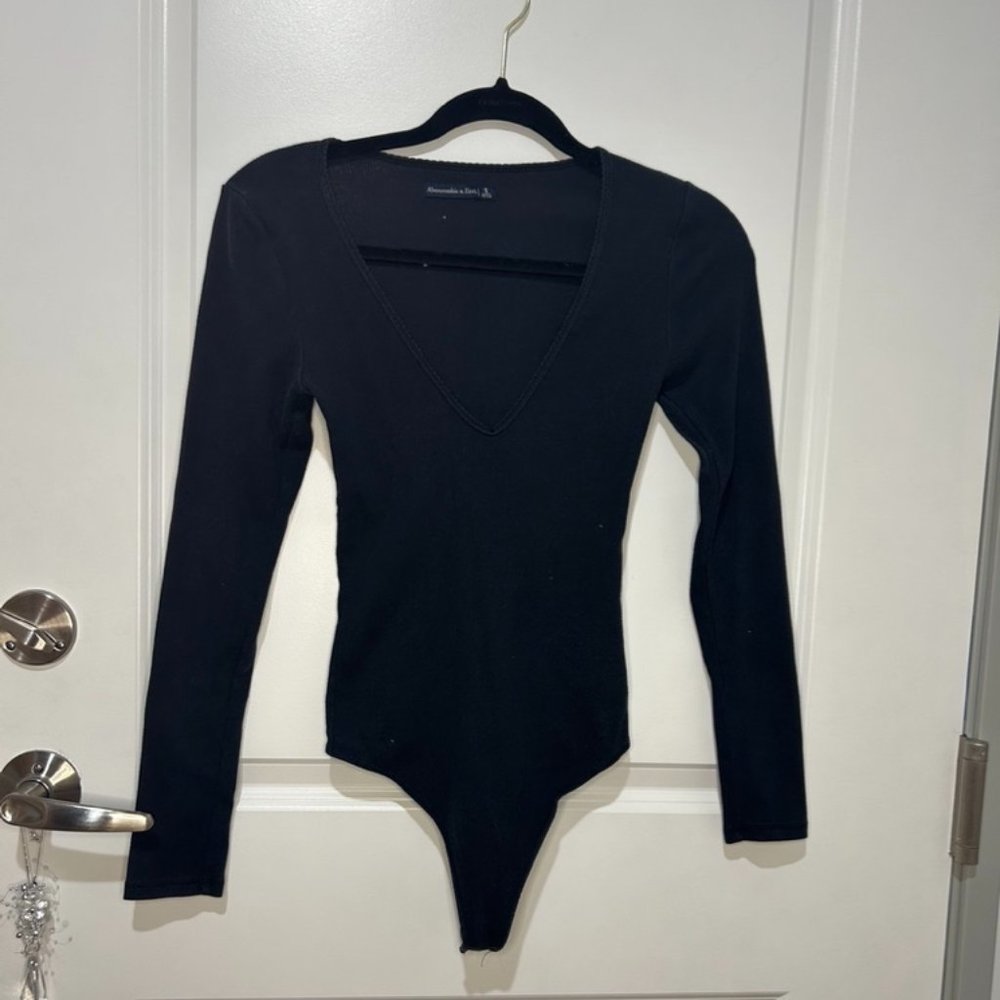 🖤 Sleek Abercrombie & Fitch Black V-Neck Thong Bodysuit - S, Must-Have! 🖤